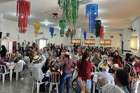 Arraiá do SUAS reúne alegria, música e integração com a Pessoa Idosa em Jales
