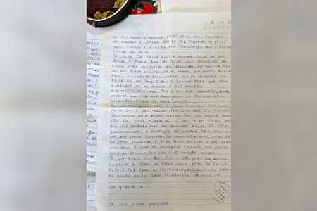 Mulher em ´saidinha´ que matou pai a facadas com a namorada escreveu ´carta de amor´ a ele na cadeia: ´Quero te abraçar de novo´