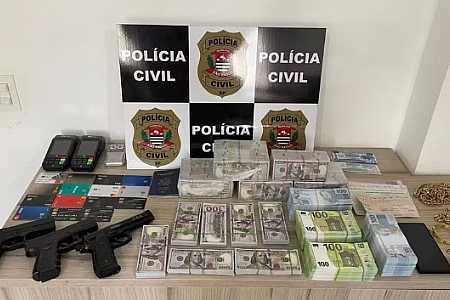 Polícia apreende milhares de notas de dólares, euros e reais com indícios de falsificação em Rio Preto