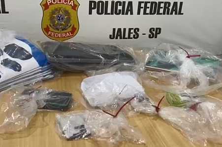 PF cumpre mandados na casa de suspeito de comercialização ilegal de consórcios em Fernandópolis