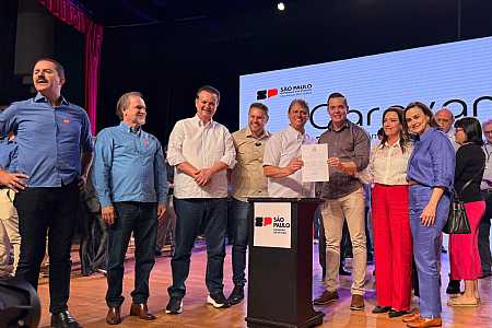 Macedônia conquista caminhão basculante e pá carregadeira durante Caravana 3D