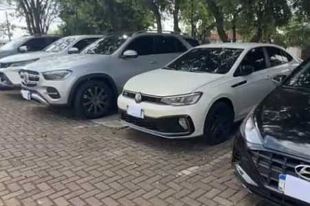 Carros de luxo são apreendidos em investigação contra influenciadora suspeita de movimentar quase R$ 100 milhões em esquema