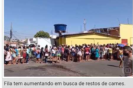 Dona de açougue chora ao dizer que cuiabanos comem restos de carne crua