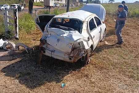 Jovem capota carro após dar ´cavalo de pau´ em rodovia de Rio Preto e passageiros ficam feridos; vítima precisou ser entubada