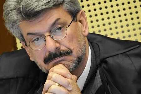 STJ corta penduricalhos de ministro afastado por assédio