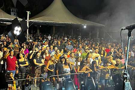 Macedônia comemora 79 anos com grande festa e shows de Neto & Júnior e Mariana Fagundes