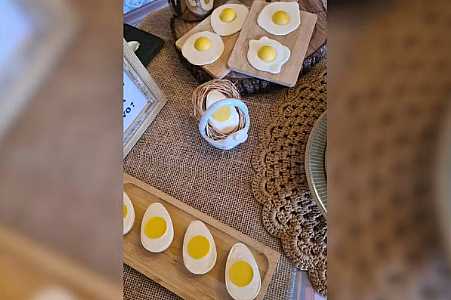 Ovos de galinha ou de chocolate? Confeiteira cria formato diferentão para inovar na Páscoa