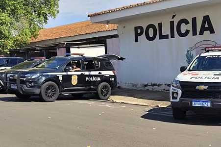 Gaeco cumpre mandados contra o tráfico de drogas comandado pelo PCC nas cadeias no interior de SP; um suspeito morreu