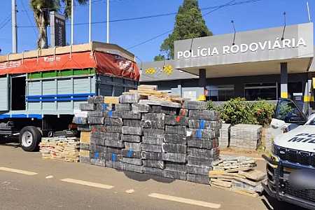 Polícia apreende uma tonelada de maconha em teto falso de caminhão no interior de SP