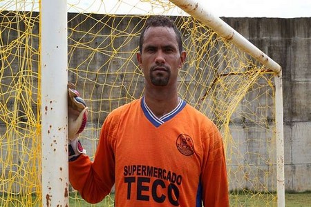 Bruno na cadeia: tentativa de suicídio, facada, faxina e reencontro com a bola